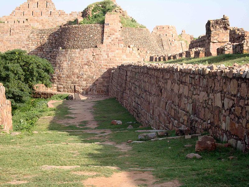 TUGHLAQABAD: A CURSED FORT - TanukaGuria