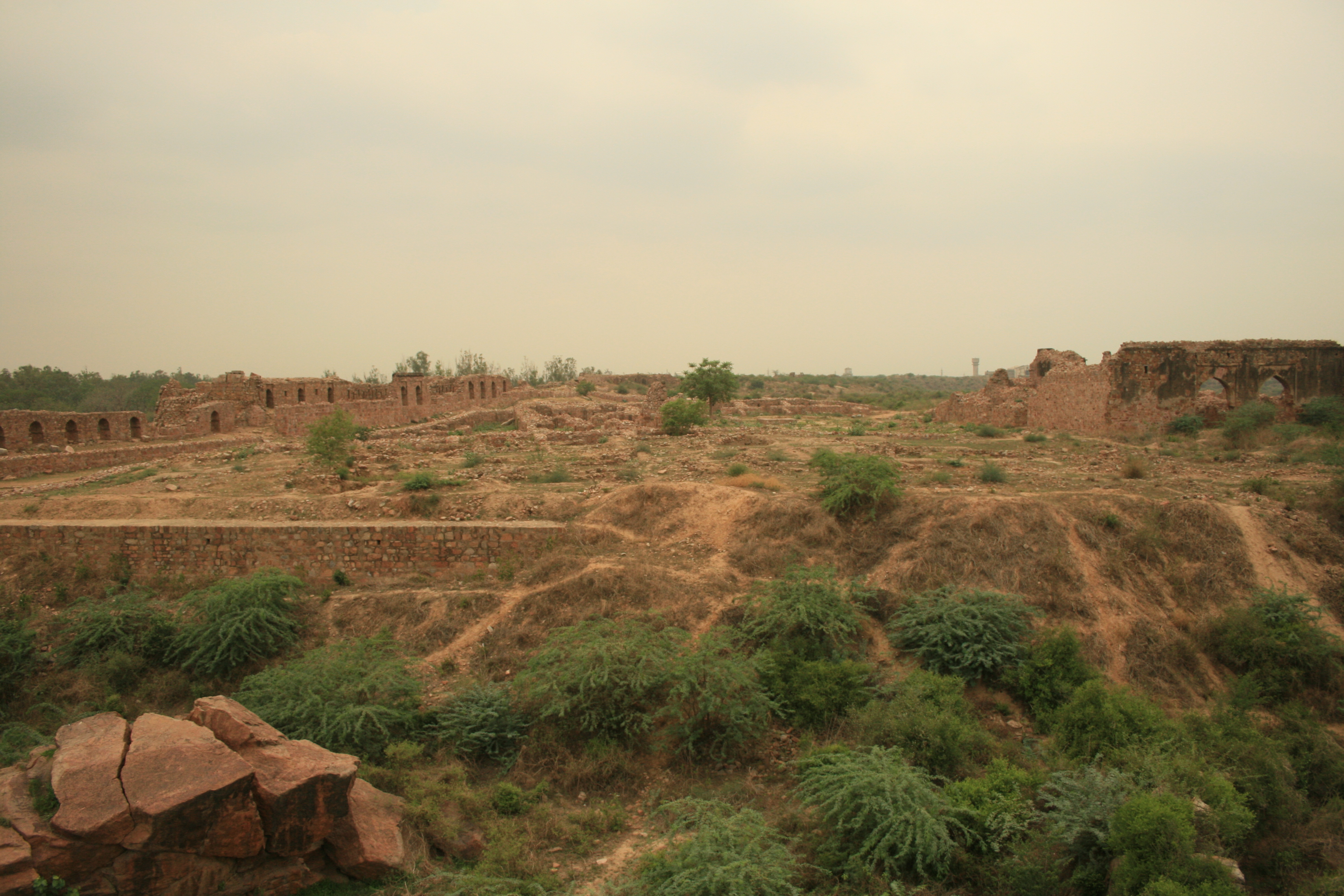 TUGHLAQABAD: A CURSED FORT - TanukaGuria